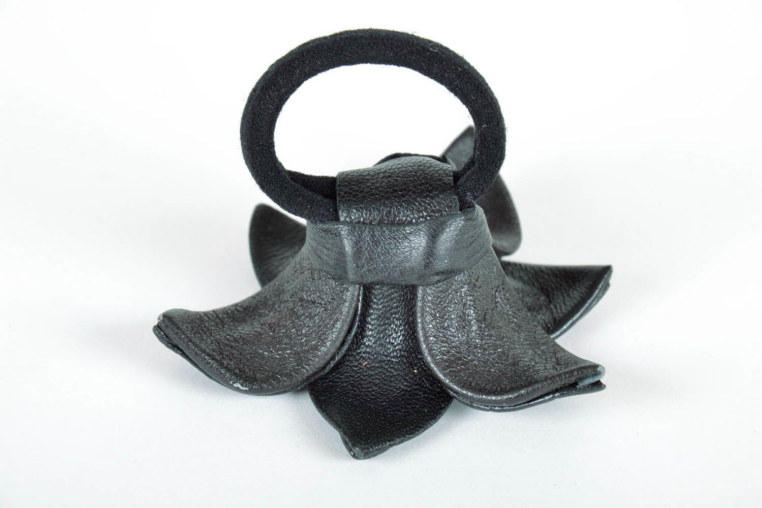 Scrunchy made of genuine leather Black Lily photo 2