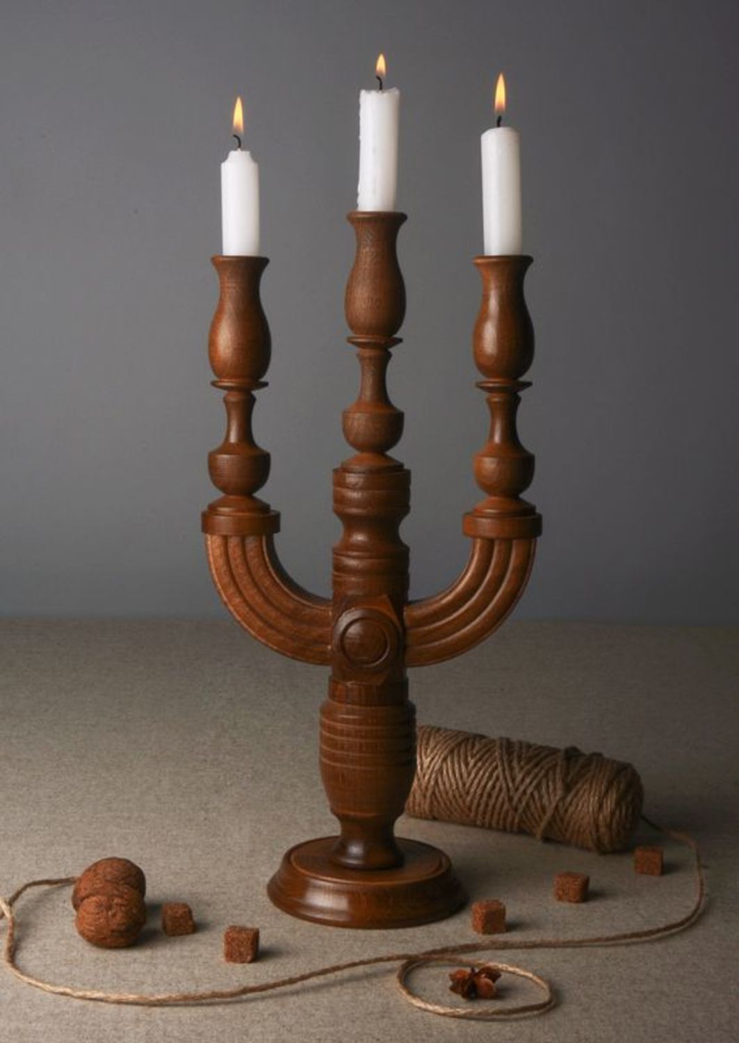 Castiçal para três velas de madeira foto 1