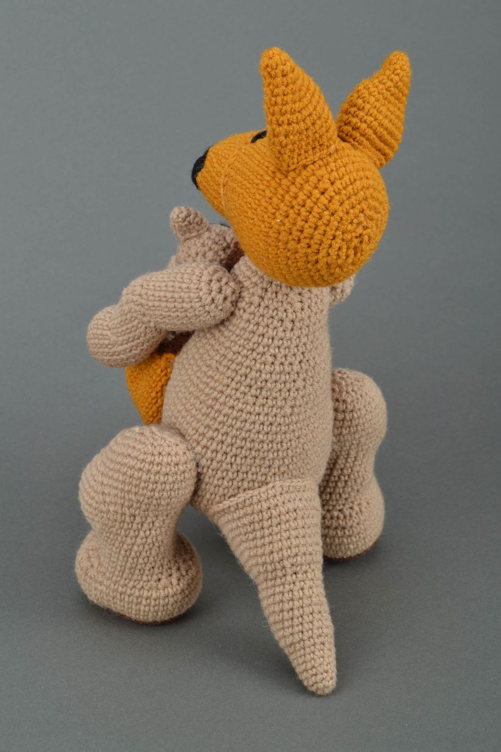Peluche tricotée au crochet Kangourou avec bébé photo 4