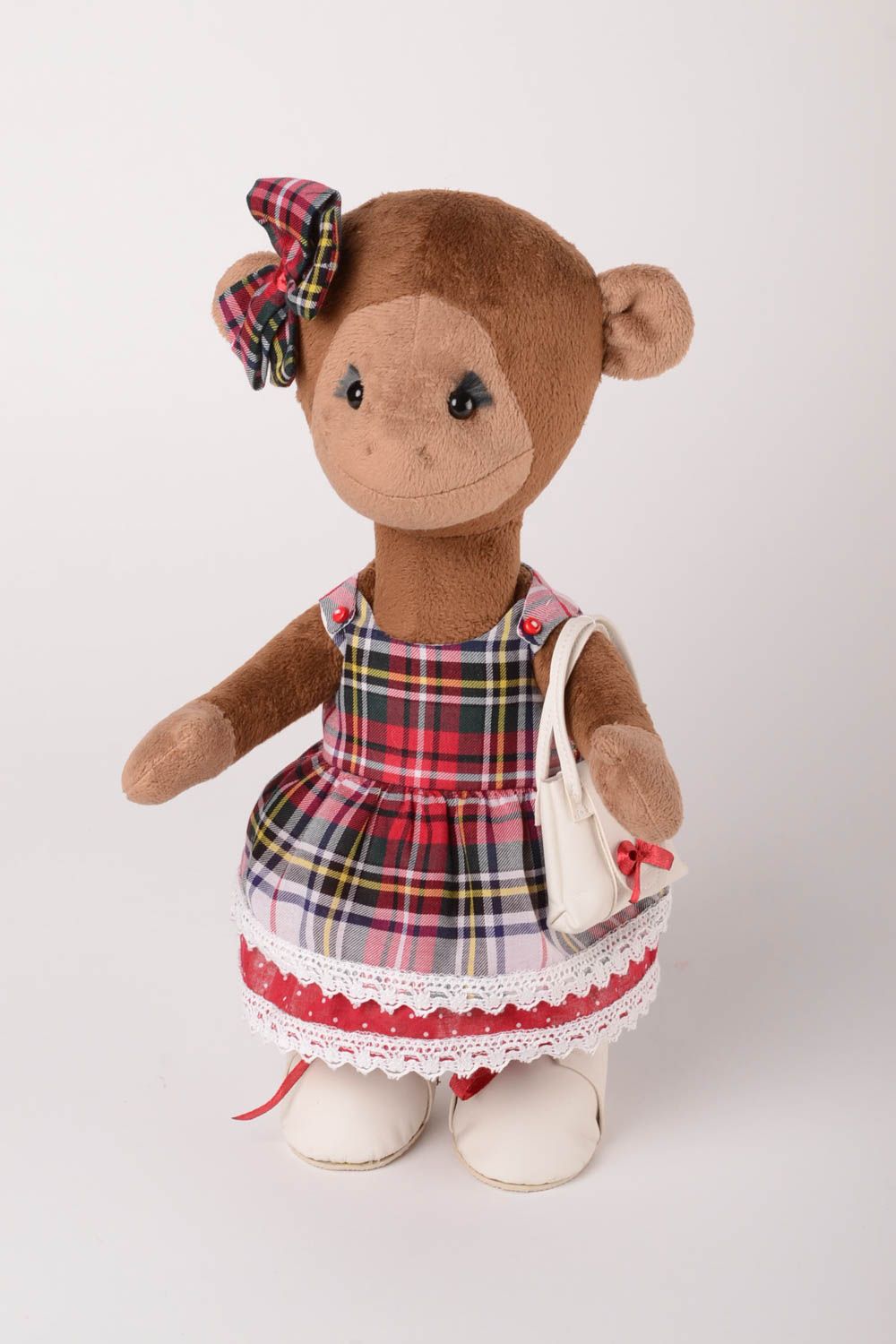 Muñeco de tela juguete artesanal peluche original monito vestido y con volso foto 1