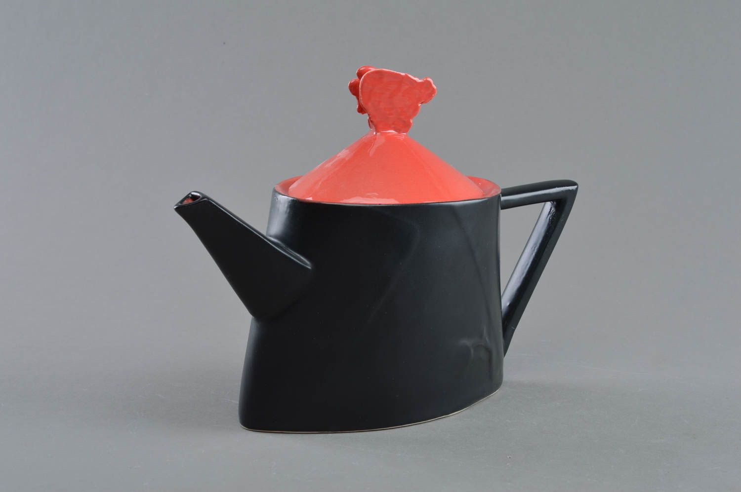 Фарфоровый чайник для заваривания ручной работы расписной черный с красным фото 1