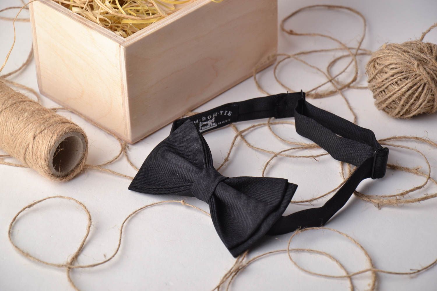 Оригинальный галстук-бабочка черный фото 1
