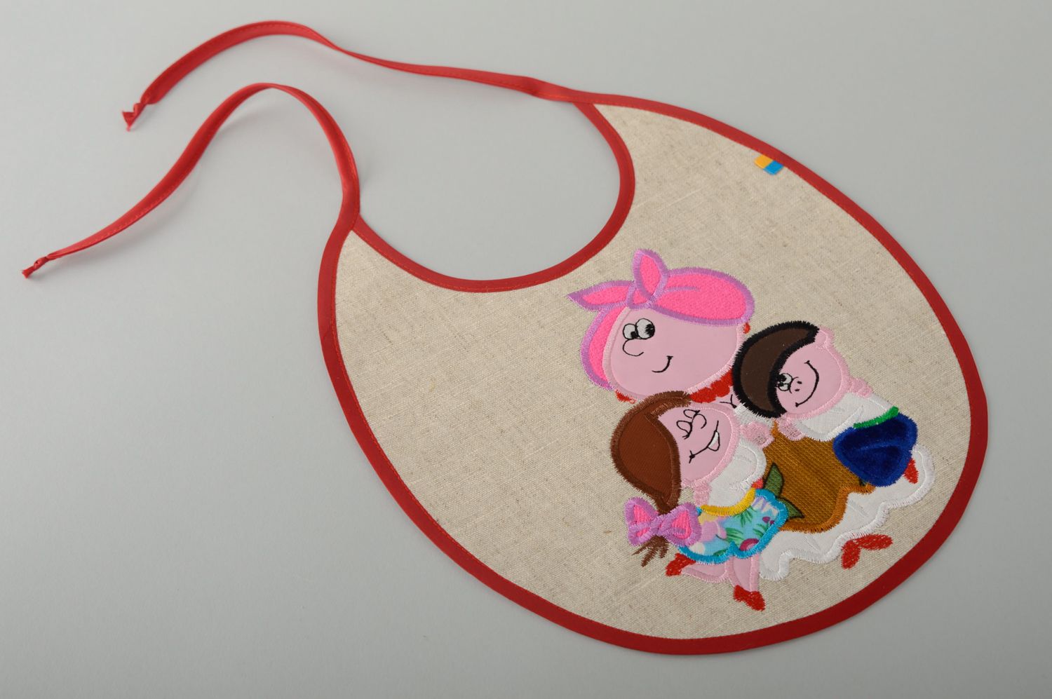 Children's linen bib with embroidery and applique work photo 1