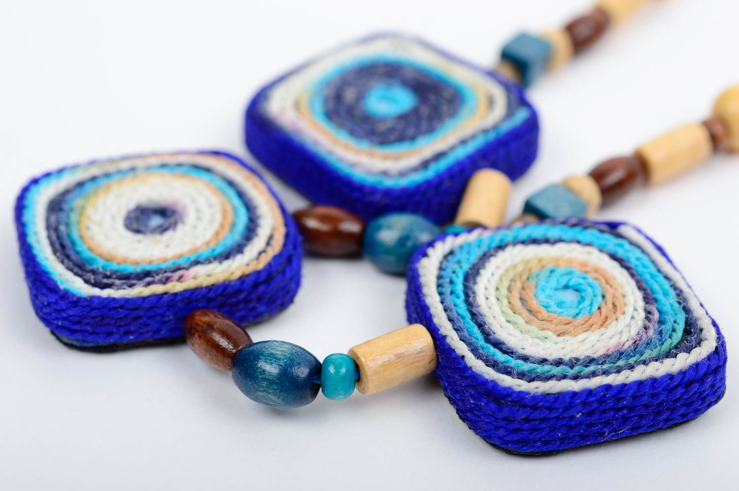 Collier bleu Bijou fait main en perles céramiques et en bois Cadeau femme photo 4