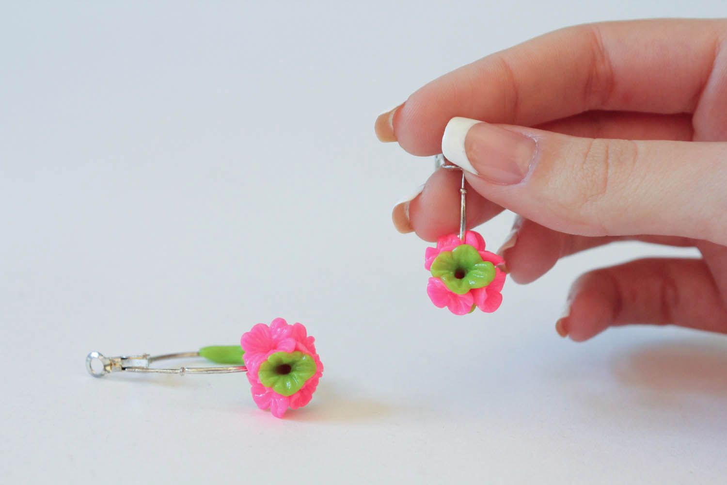 Ohrringe aus Polymer Ton mit Blume foto 5