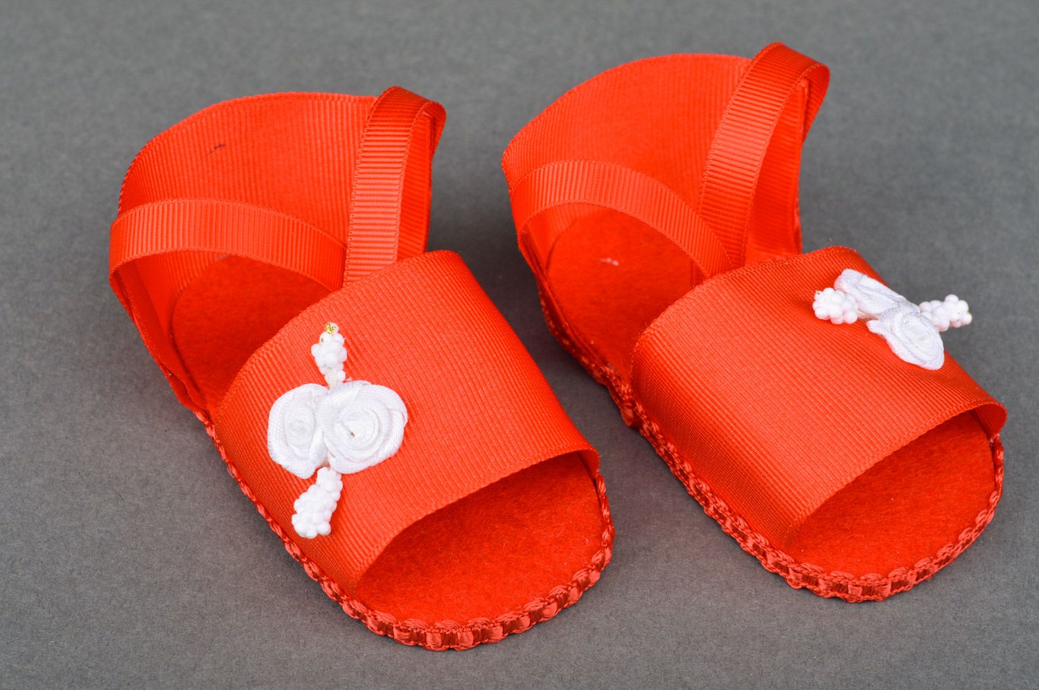 Handmade beautiful baby girl sandals sewn of red felt and rep ribbons with beads photo 3