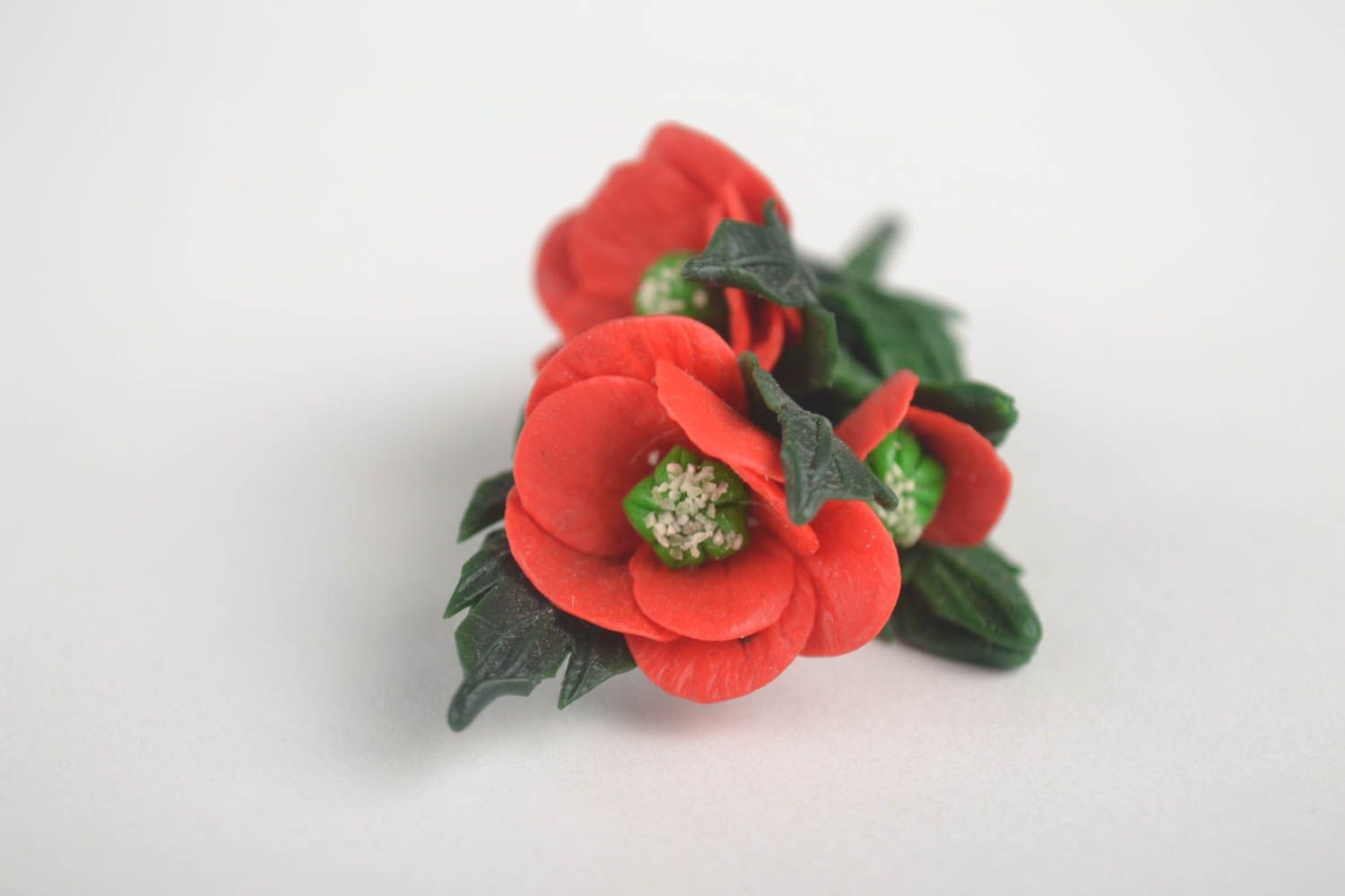 Broche fleurs rouges Bijou fait main en porcelaine froide Cadeau pour femme photo 3