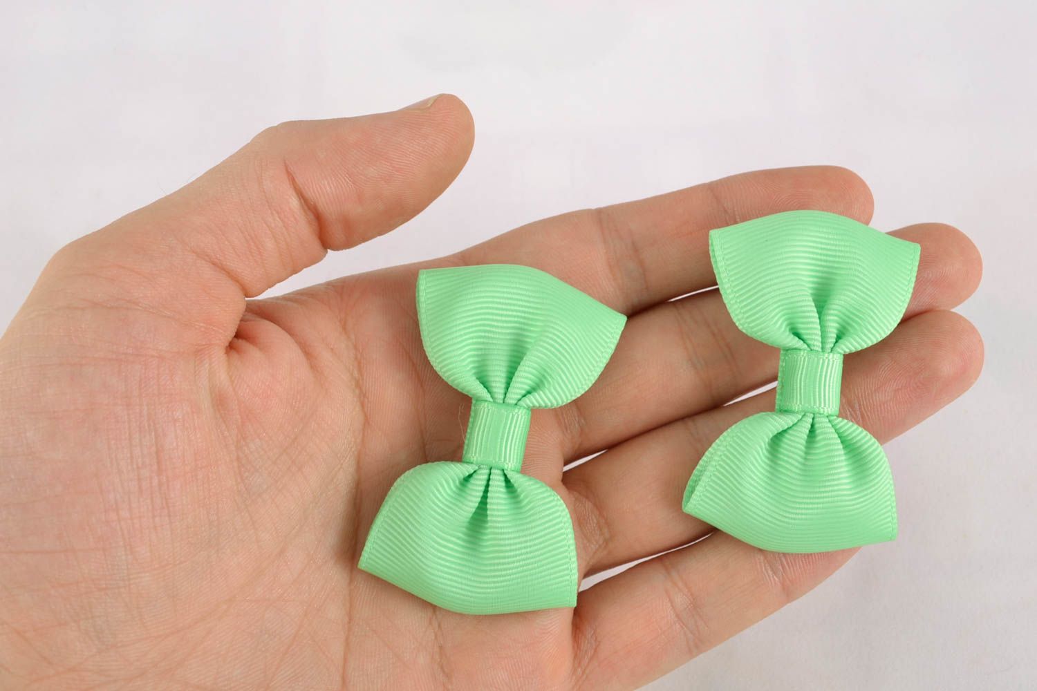 Bow hair clips of mint color photo 2