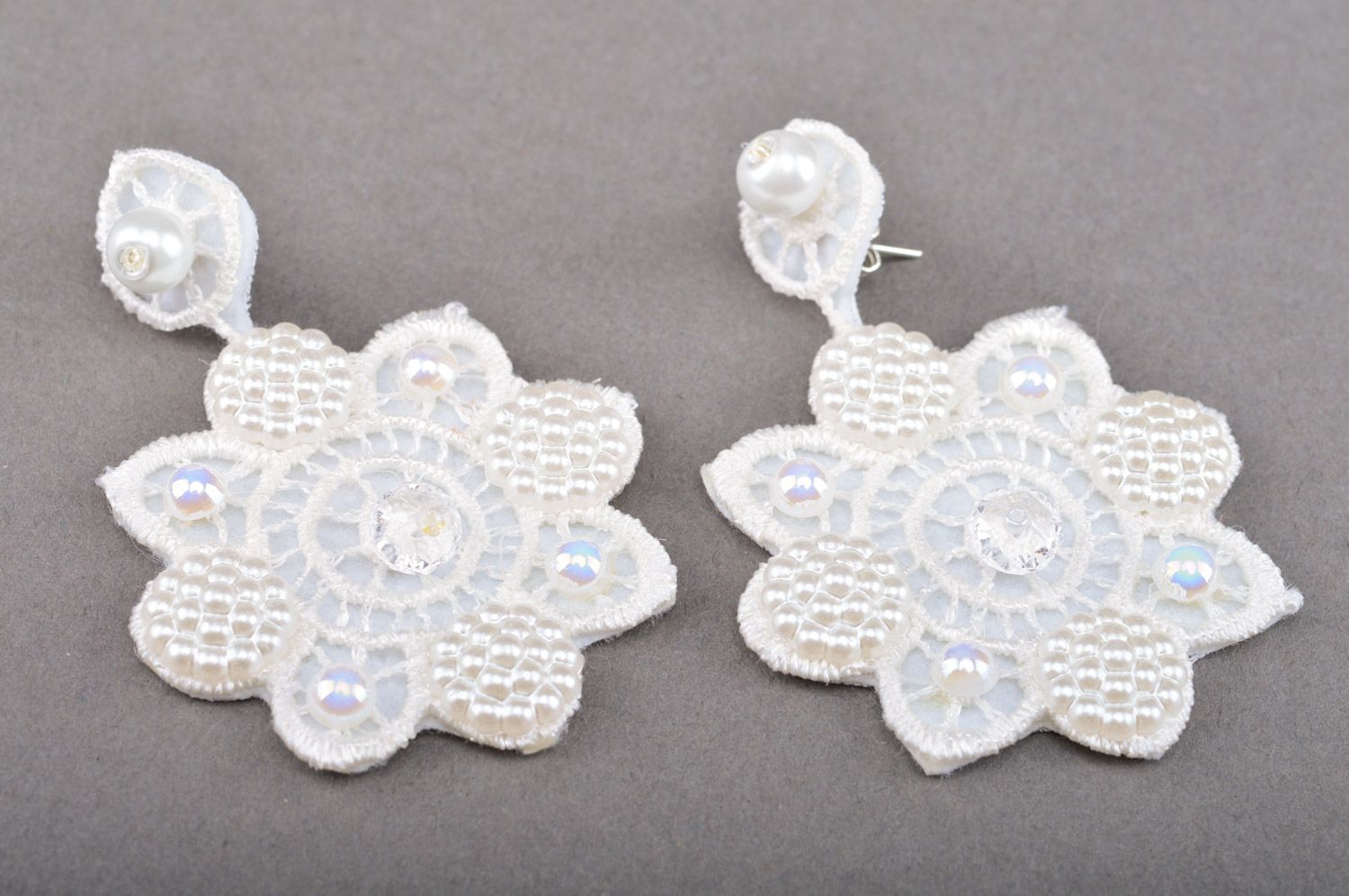 Snow-white festive handmade flower-shaped earrings with felt and beads  photo 1