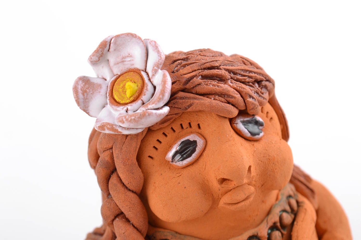 Женская фигурка из глины небольшого размера смешная коричневая ручной работы фото 3