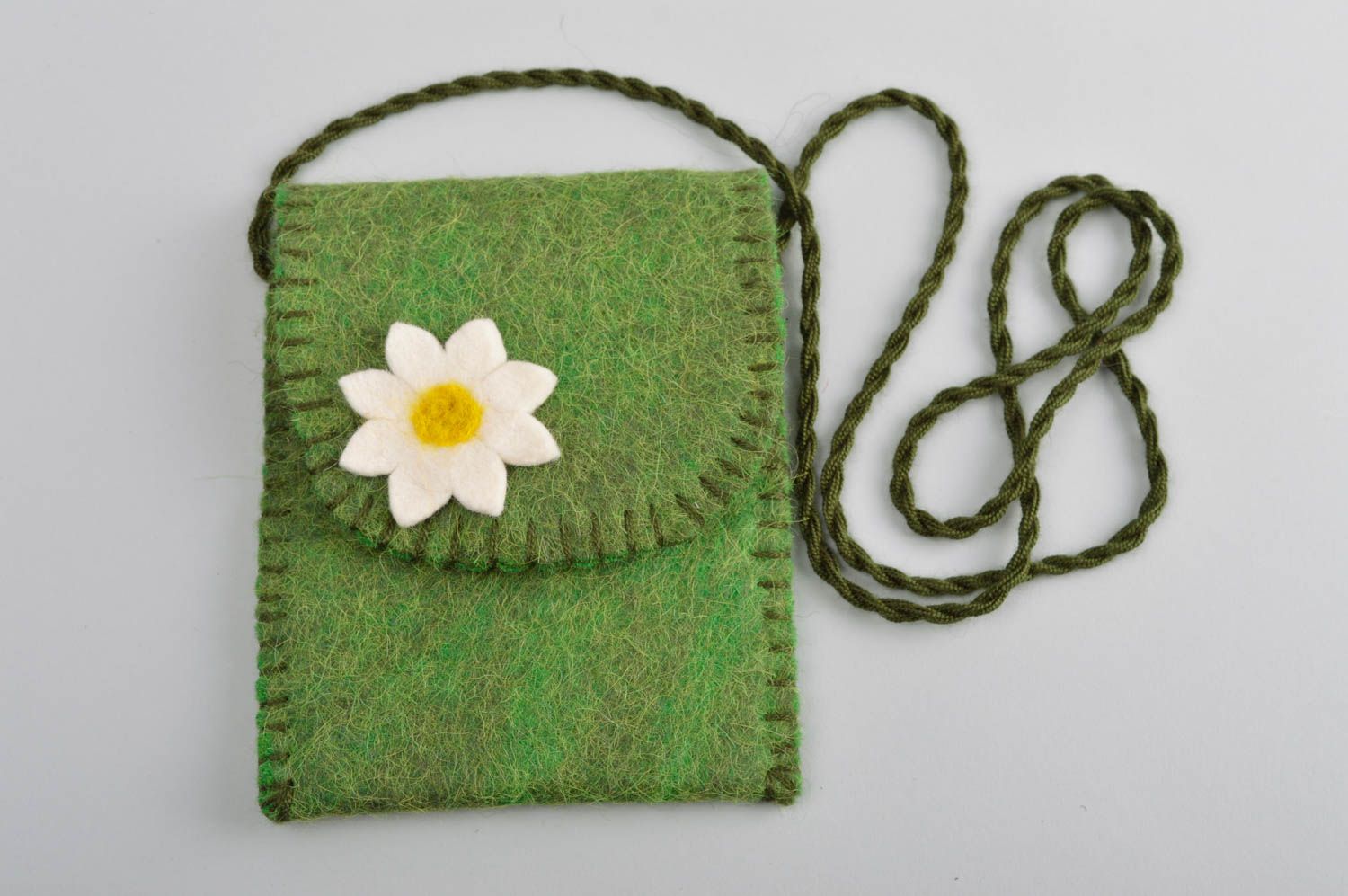 Handmade Accessoire für Frauen Filz Tasche Geschenk für Frauen grün mit Blume foto 2