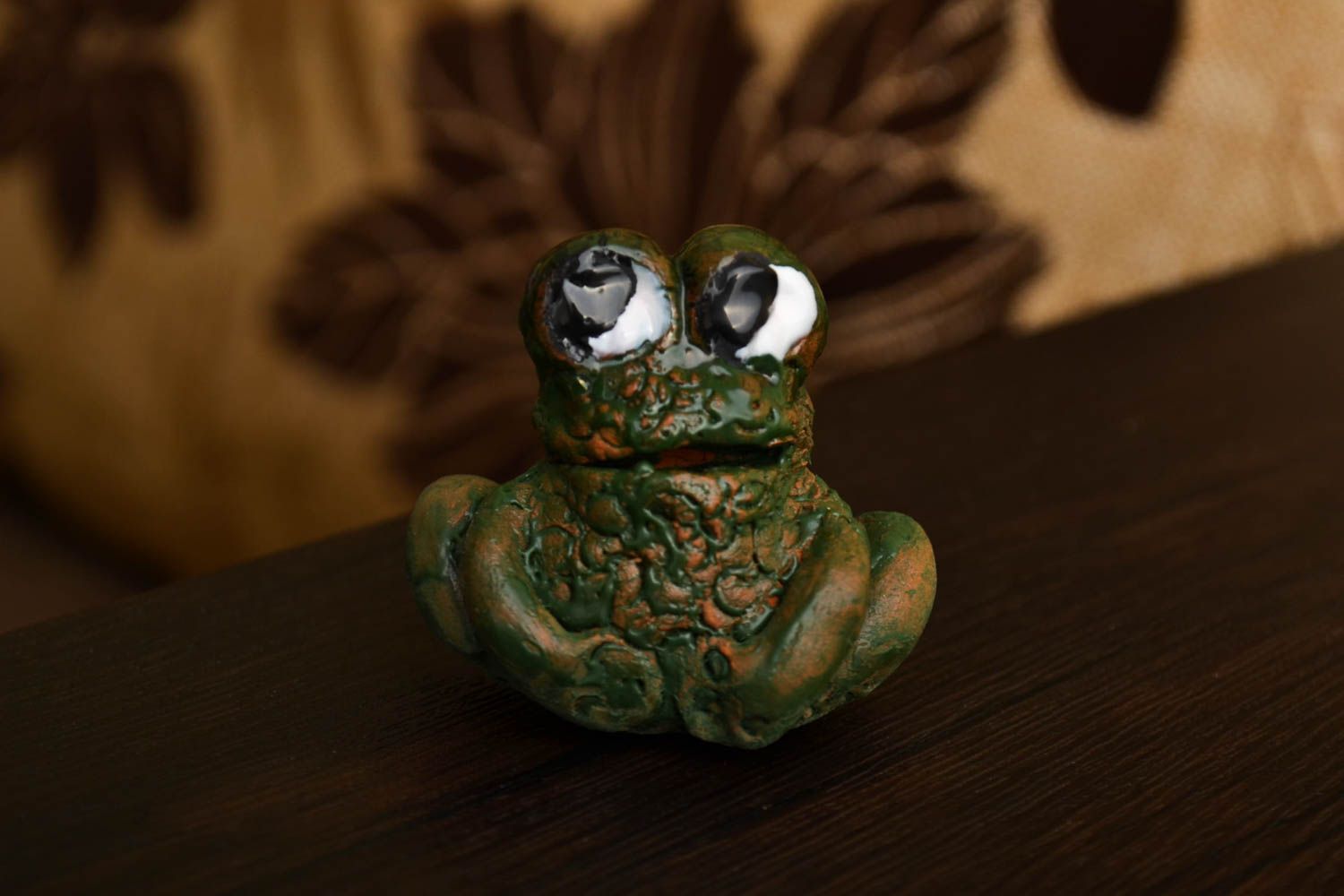 Игрушка из глины коллекционная фигурка хэнд мейд фигурка животного лягушка фото 1