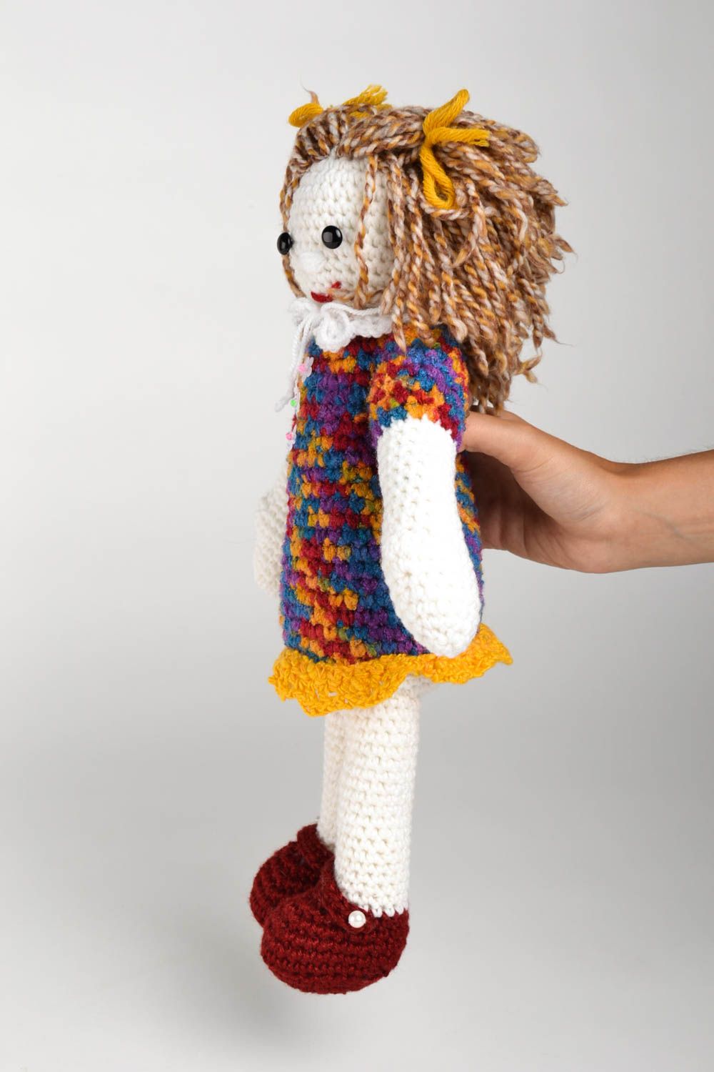 Poupée tricotée Jouet fait main en robe multicolore Cadeau enfant original photo 2