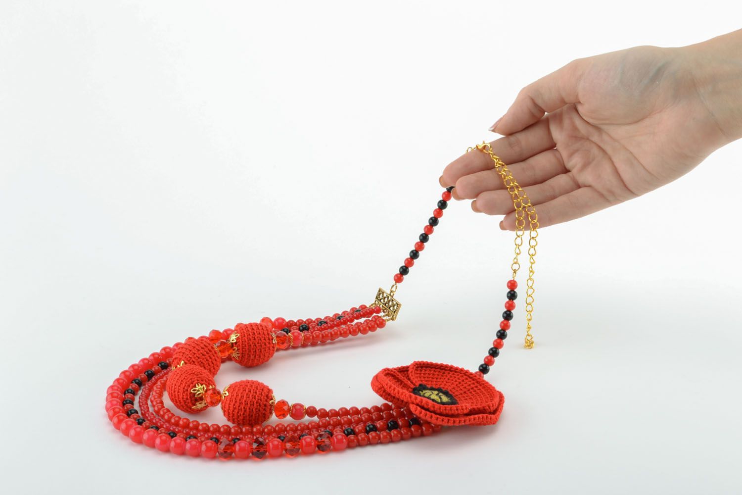Beautiful red beaded necklace photo 2