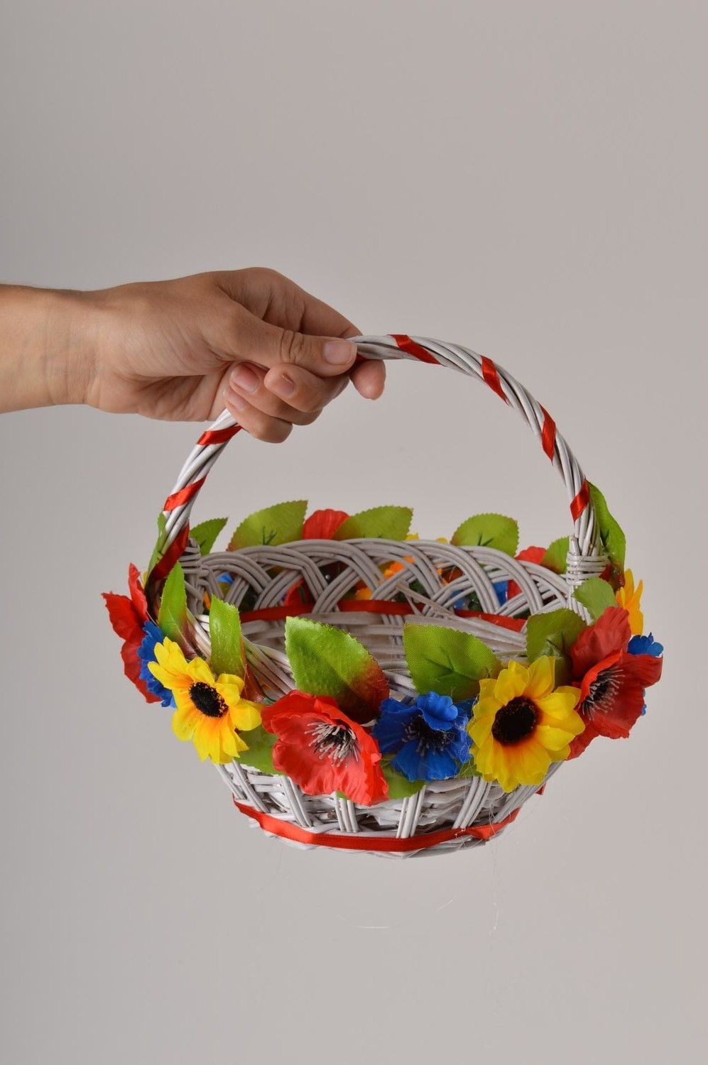 Cesta de mimbre hecha a mano elemento decorativo con flores regalo para mujer foto 5