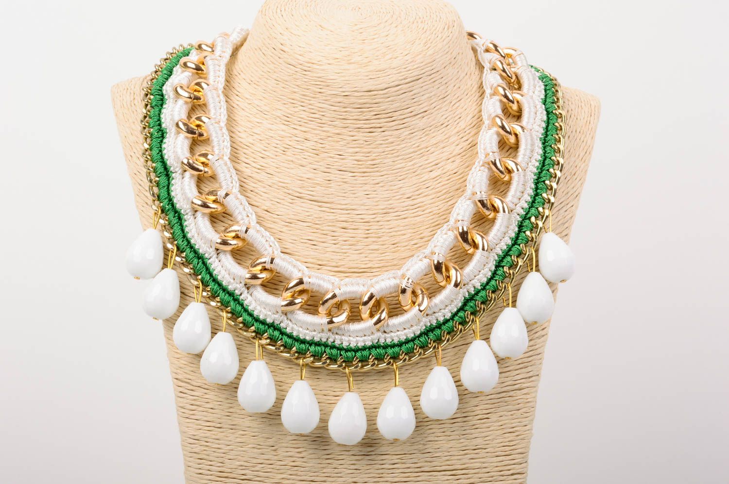 Gros collier blanc vert Bijou fait main Cadeau femme avec pierres naturelles photo 3