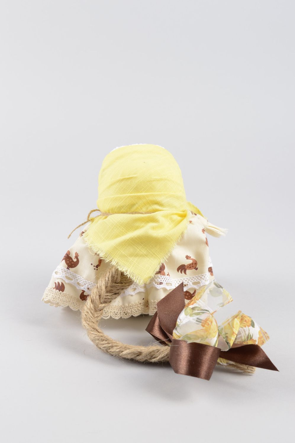 Оберег дома кукла ручной работы тряпичная кукла с желтым платочком и косой фото 4