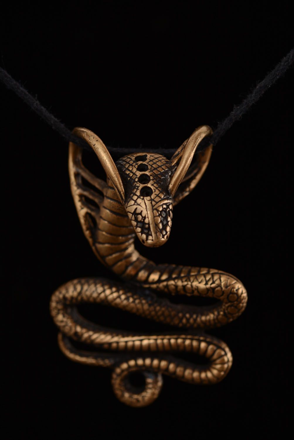 Bronze pendant in the shape of cobra photo 1