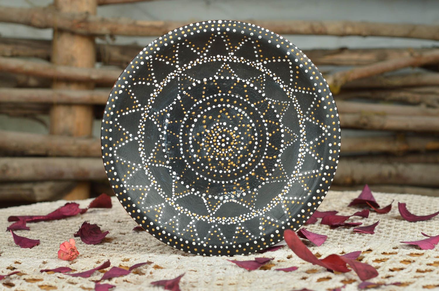 Керамический декоративный элемент тарелка украшенная точечной росписью хэнд мэйд фото 1