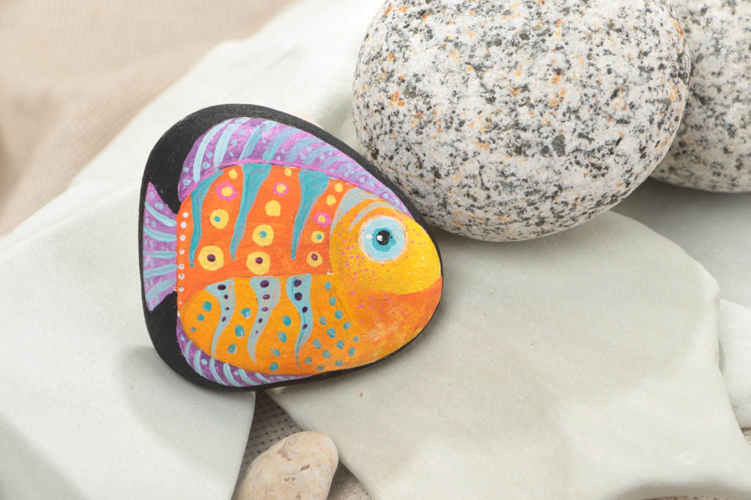 Beautiful handmade painted stone designer decorative interior sea pebble Fish photo 1