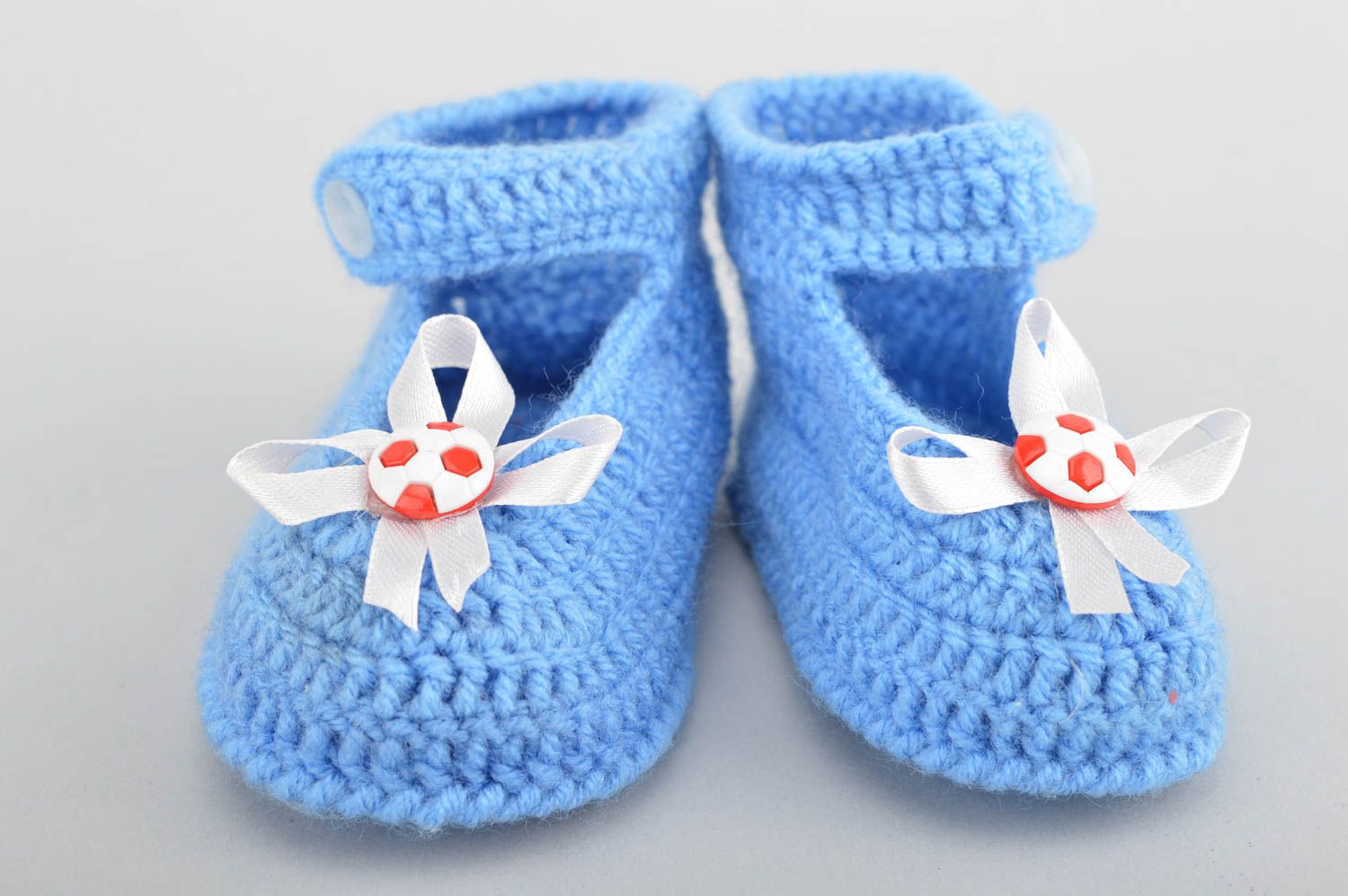 Chaussons bleus pour bébé tricotés en laine et coton au crochet faits main photo 2