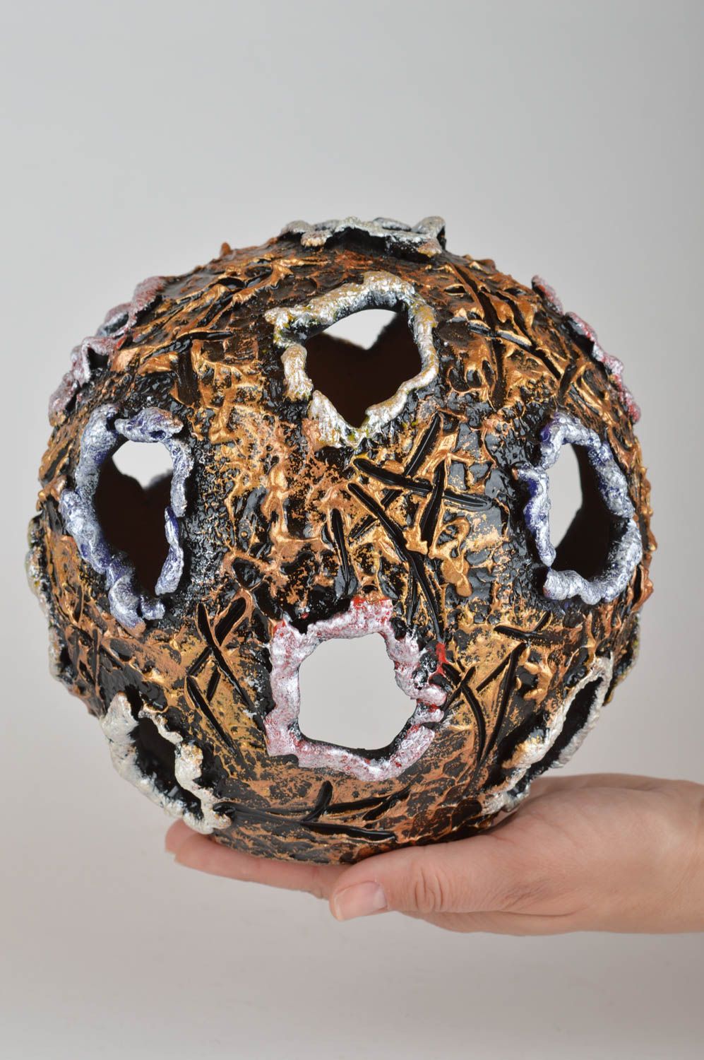 Candelero de arcilla para vela plana con forma de bola hecho a mano original foto 3