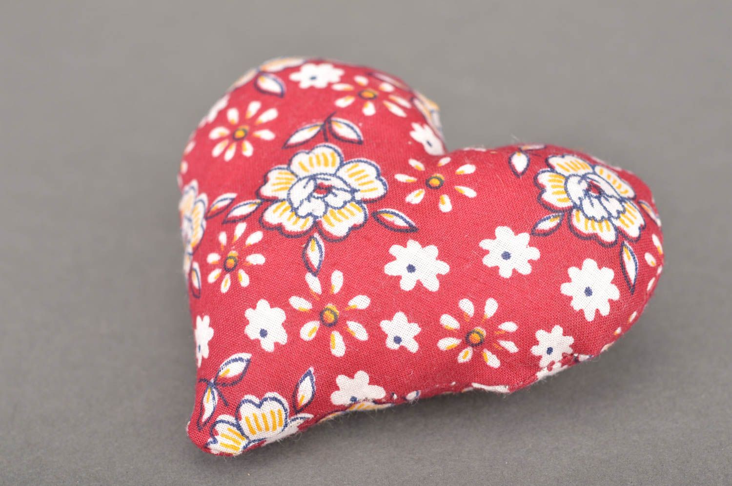 Мягкая игрушка ручной работы сердце из хлопка в цветочек декор дома красивая фото 4