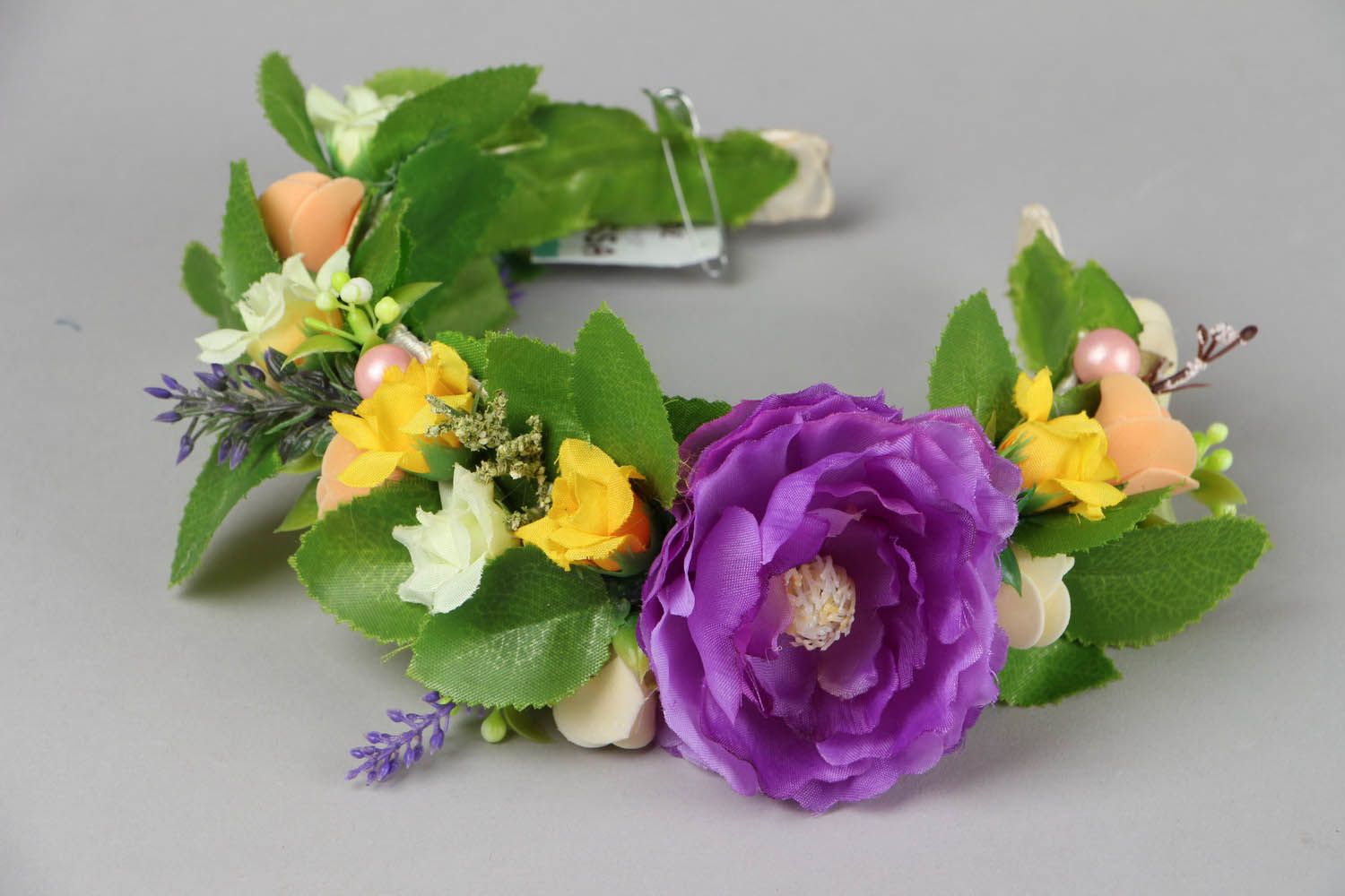 Hairband made of artificial flowers photo 1
