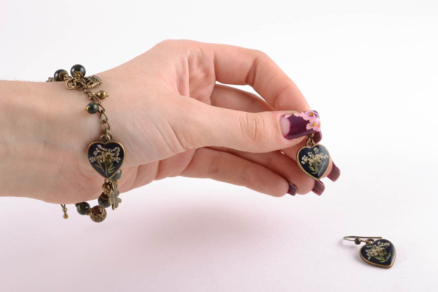 Boucles d'oreilles et bracelet artisanaux avec fleurs séchées faits main photo 2