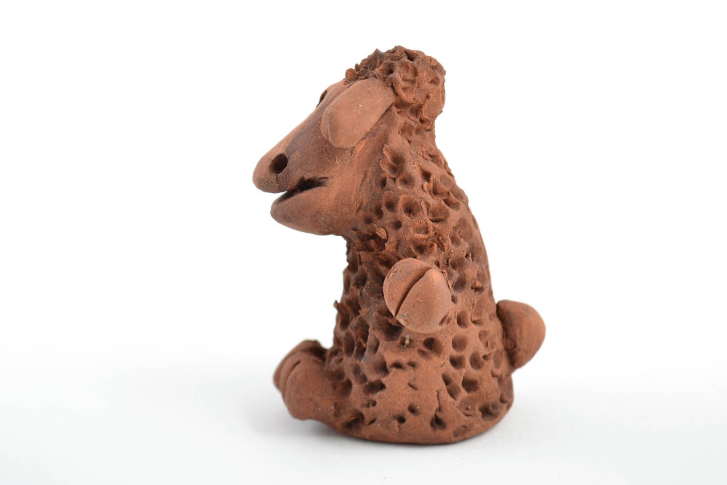 Маленькая керамическая статуэтка овечка из красной глины ручной работы сувенир фото 3