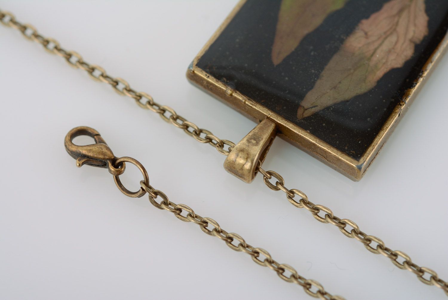 Handmade rectangular botanical neck pendant with real plants coated with epoxy photo 4