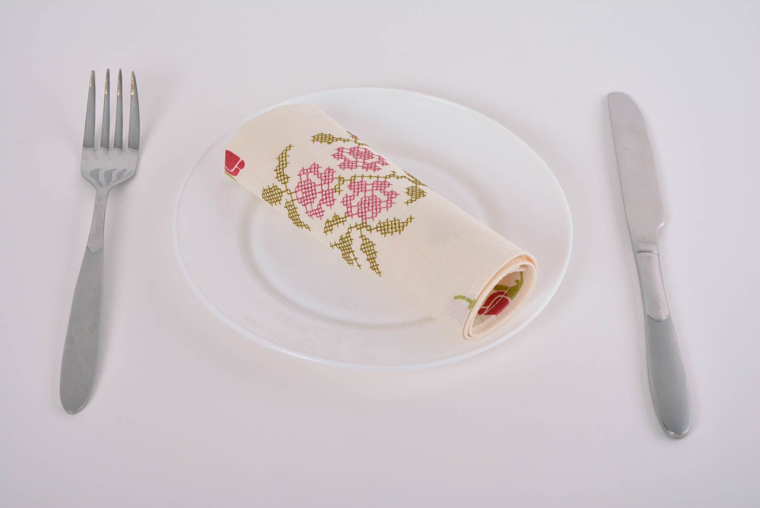 Вышитая салфетка из хлопка для сервировки стола ручной работы Розовые цветы фото 1
