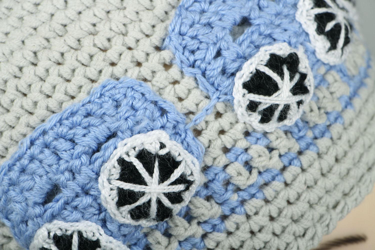 Bonnet tricoté pour enfant en demi-laine photo 4