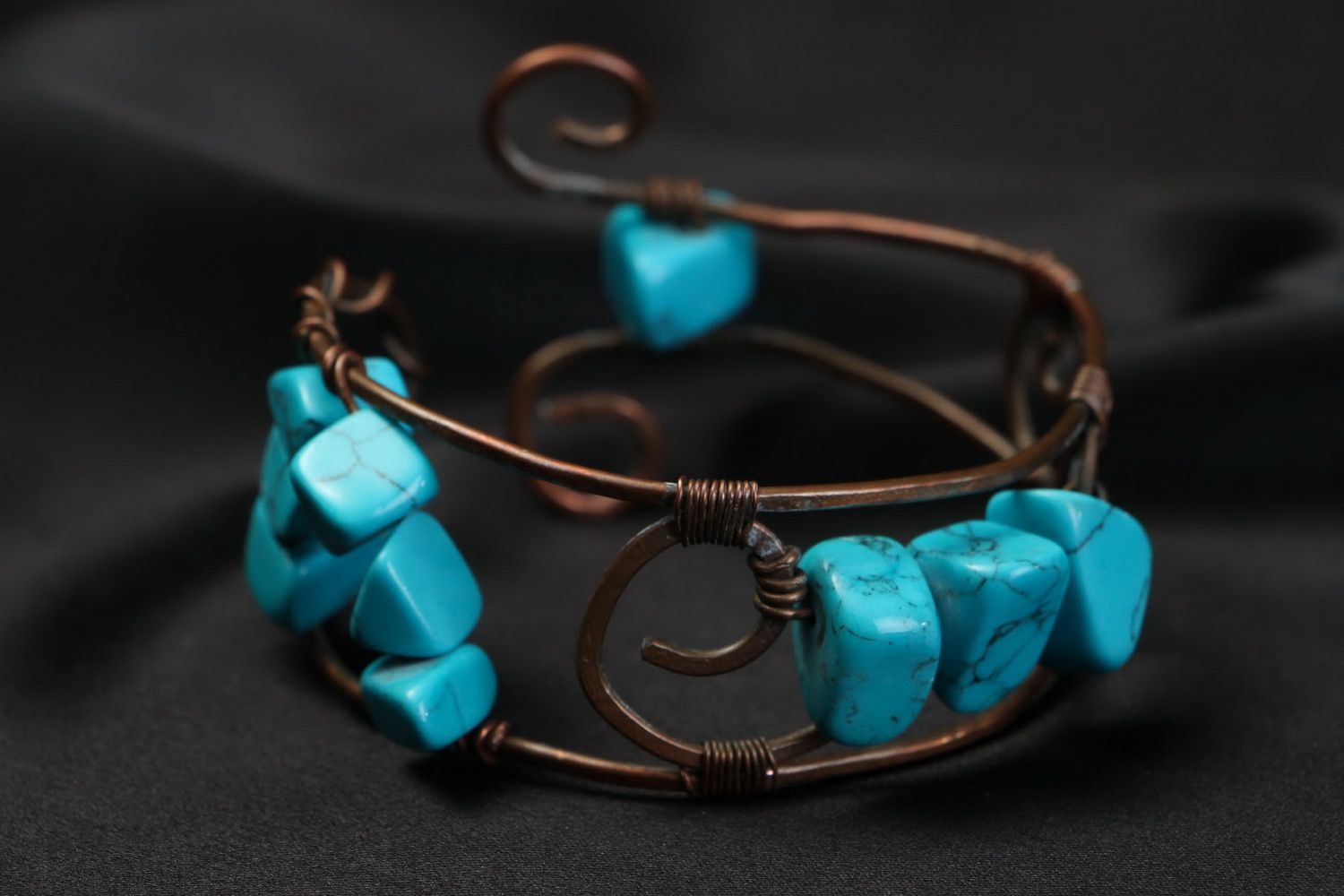 Bracelet artisanal réalisé en cuivre avec turquoise  photo 2