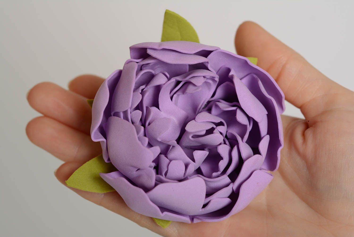 Брошь-заколка из фоамирана в виде цветка ручной работы авторская красивая сиреневая фото 4