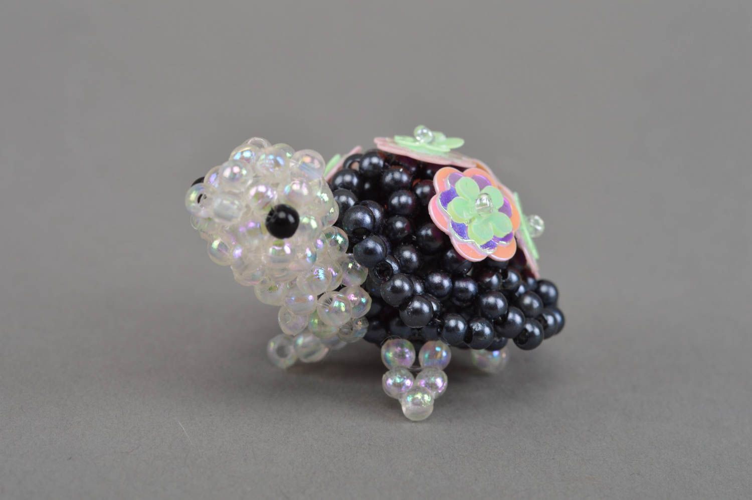 Handmade miniature figurine woven of beads small turtle interior decoration photo 3