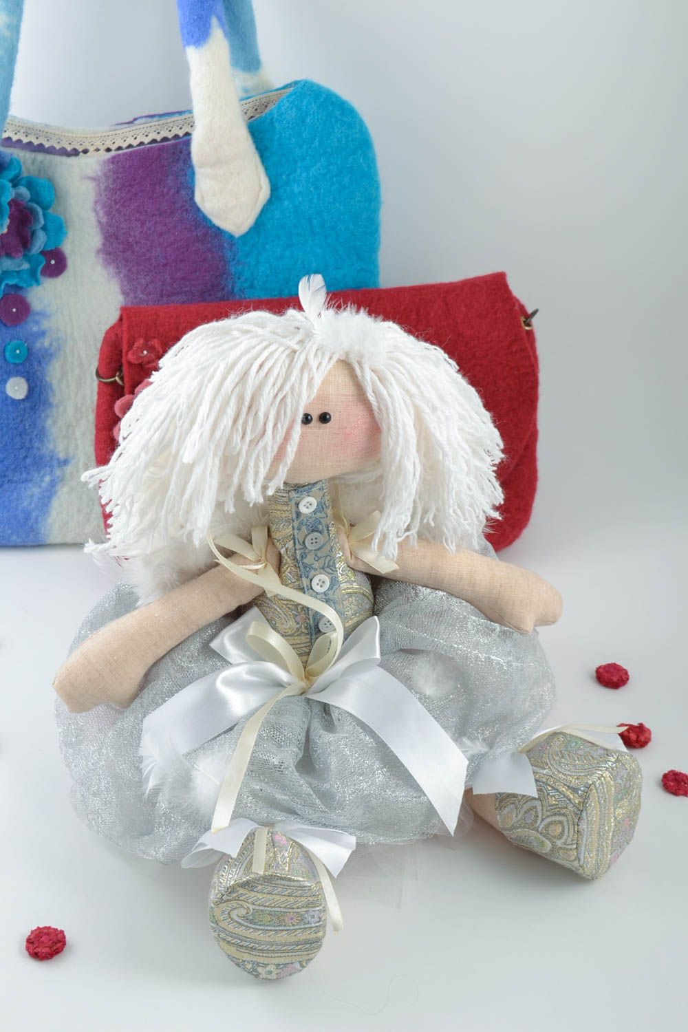 Мягкая кукла ангел с белыми волосами небольшого размера красивая ручной работы фото 1