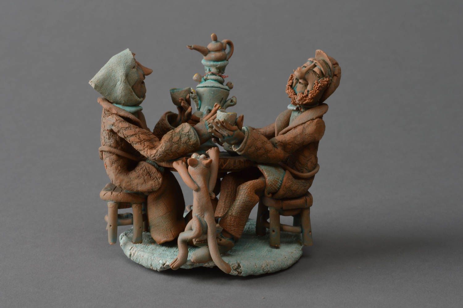 Красивая глиняная статуэтка забавная миниатюра ручной работы Веселое застолье фото 1