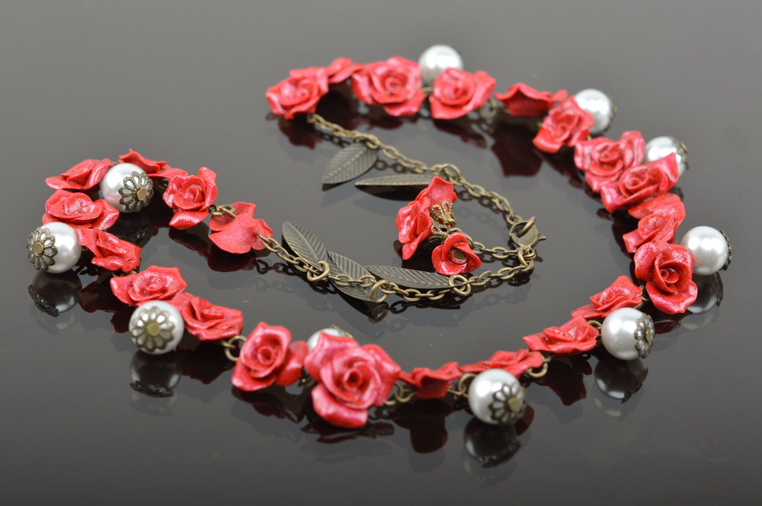 Handmade women's necklace with metal chain and polymer clay roses and beads photo 4