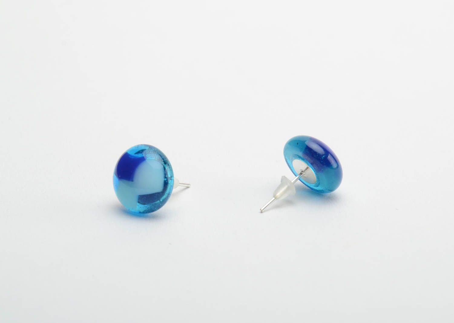 Красивые серьги из фьюзинг стекла ручной работы круглые авторские голубые фото 3