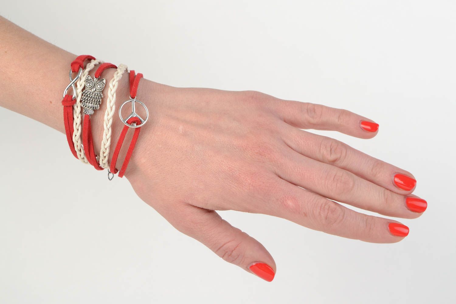 Originelles rotes schönes Armband aus Wildleder handmade stilvoll für echte Damen foto 2