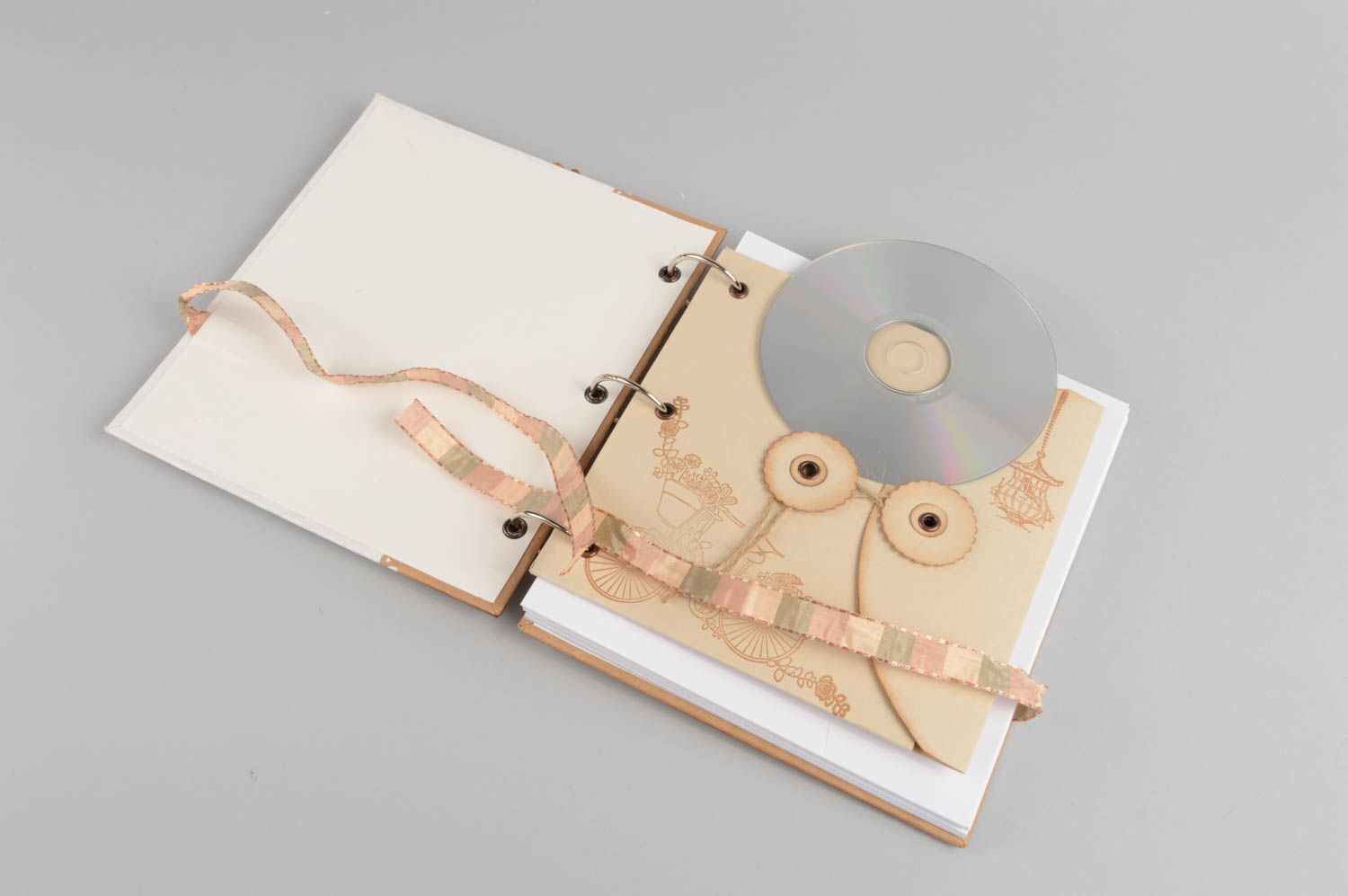 Дизайнерская книга пожеланий ручной работы из бумаги для скрапбукинга подарок фото 3