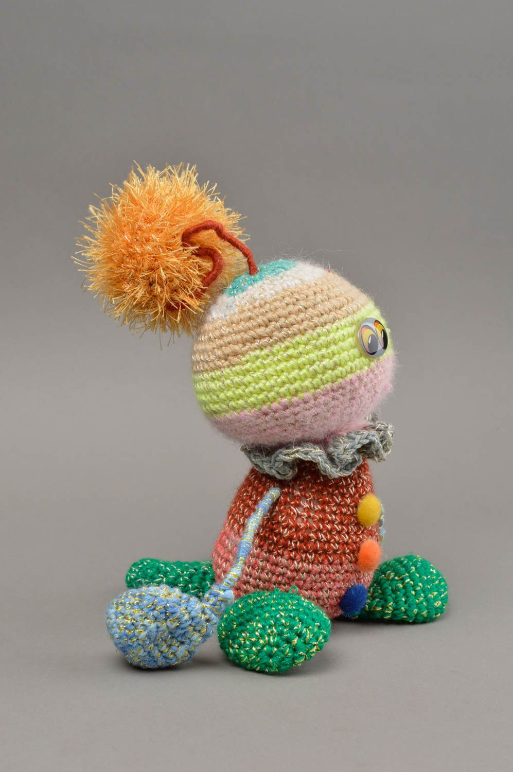 Peluche extraterrestre tricotée au crochet multicolore amusante faite main photo 3