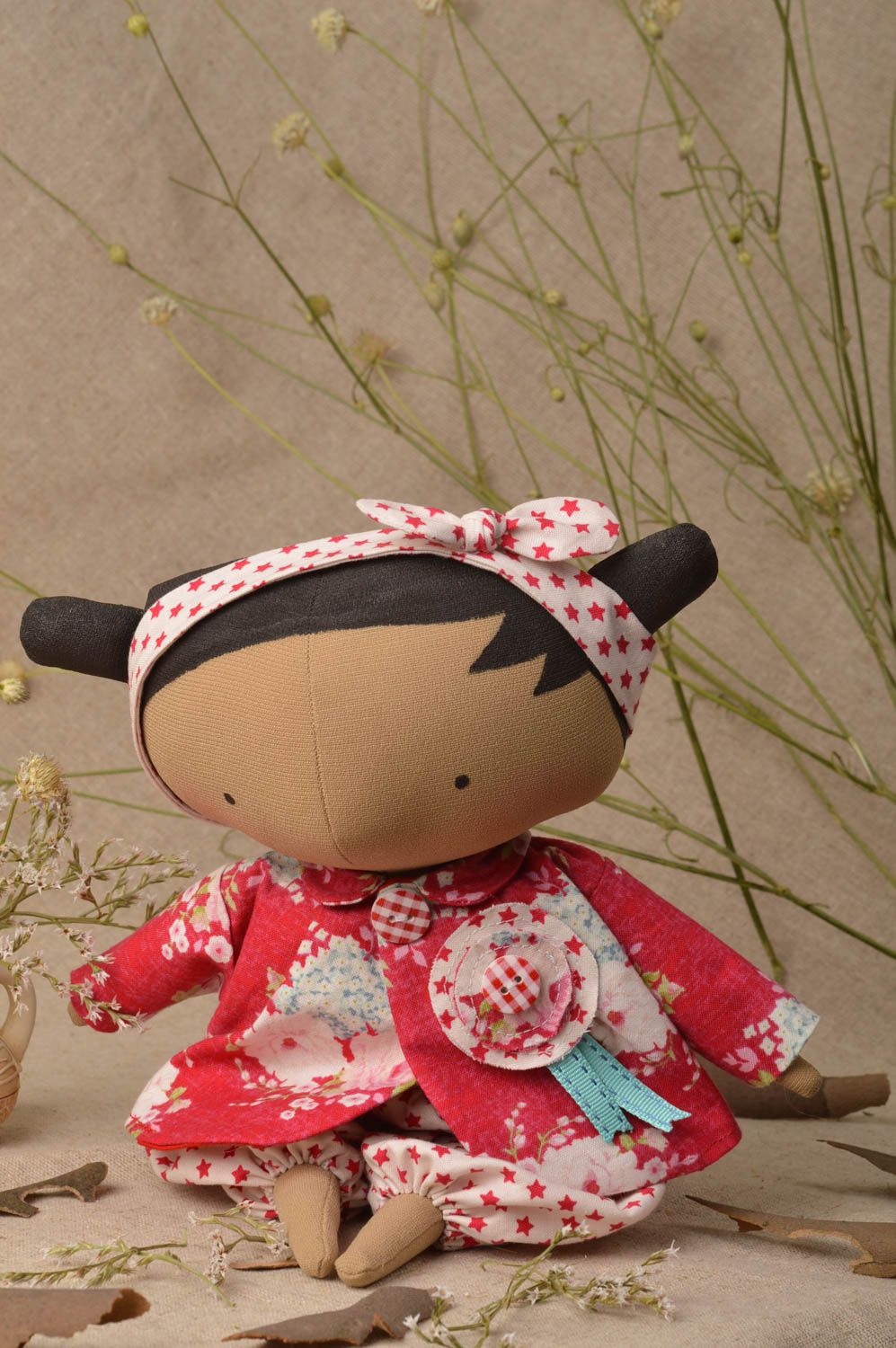 Bambola carina in stoffa fatta a mano pupazzo tessile originale da bambini foto 2