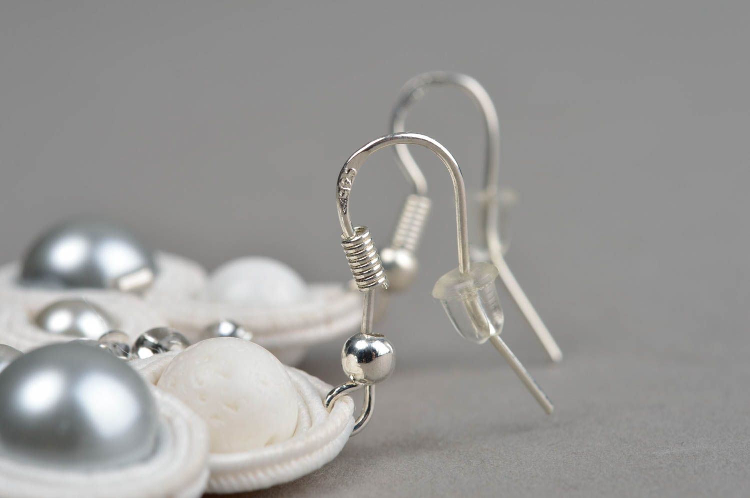 Boucles d'oreilles textiles soutache avec perles d'eau douce faites main photo 4