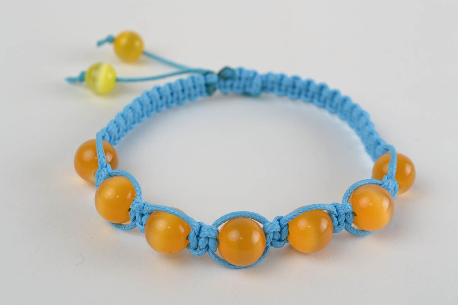 Geflochtenes Armband aus Glas und Schnur blau mit gelb Makramee handgefertigt foto 4