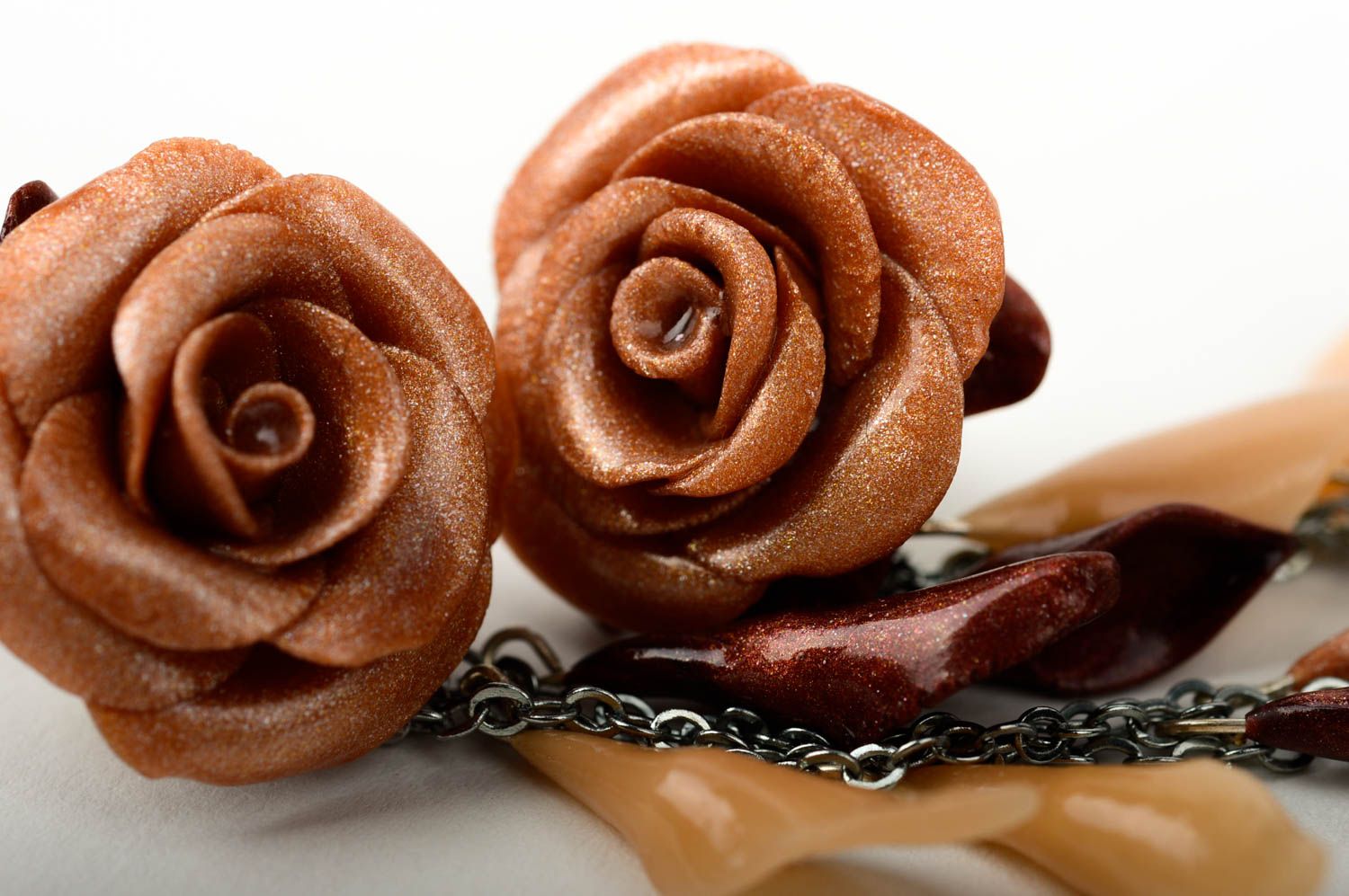 Boucles d'oreilles fleurs Bijou fait main beiges en pâte polymère Cadeau femme photo 5