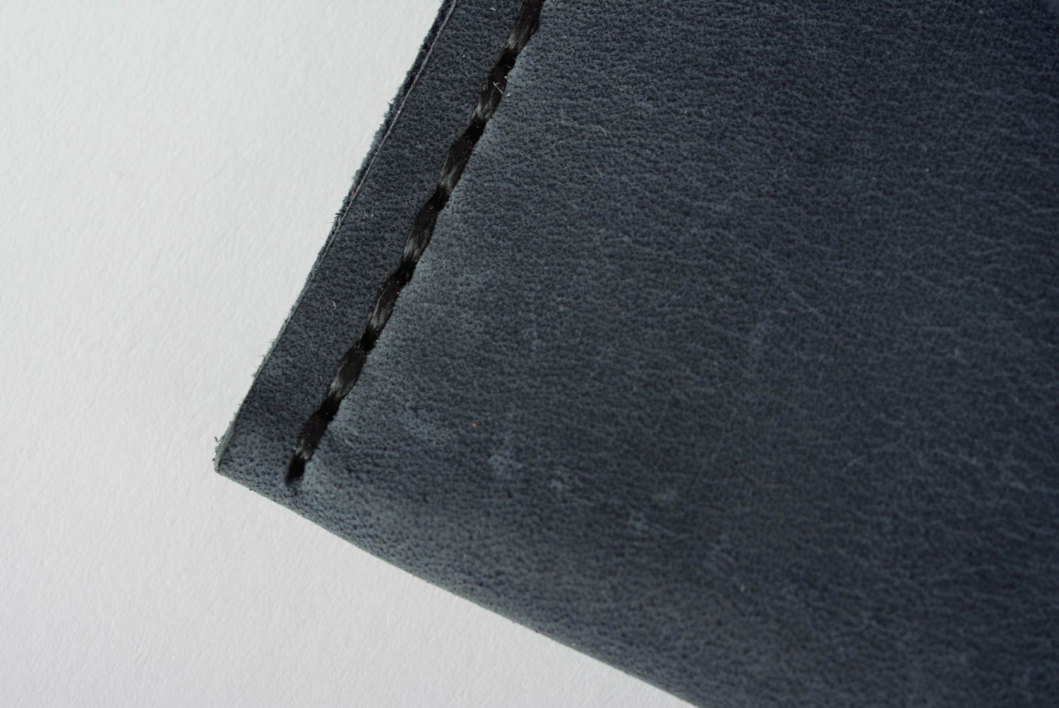 Stilvolles schwarzes Portemonnaie aus Naturleder handmade Künstler Accessoire unisex foto 5