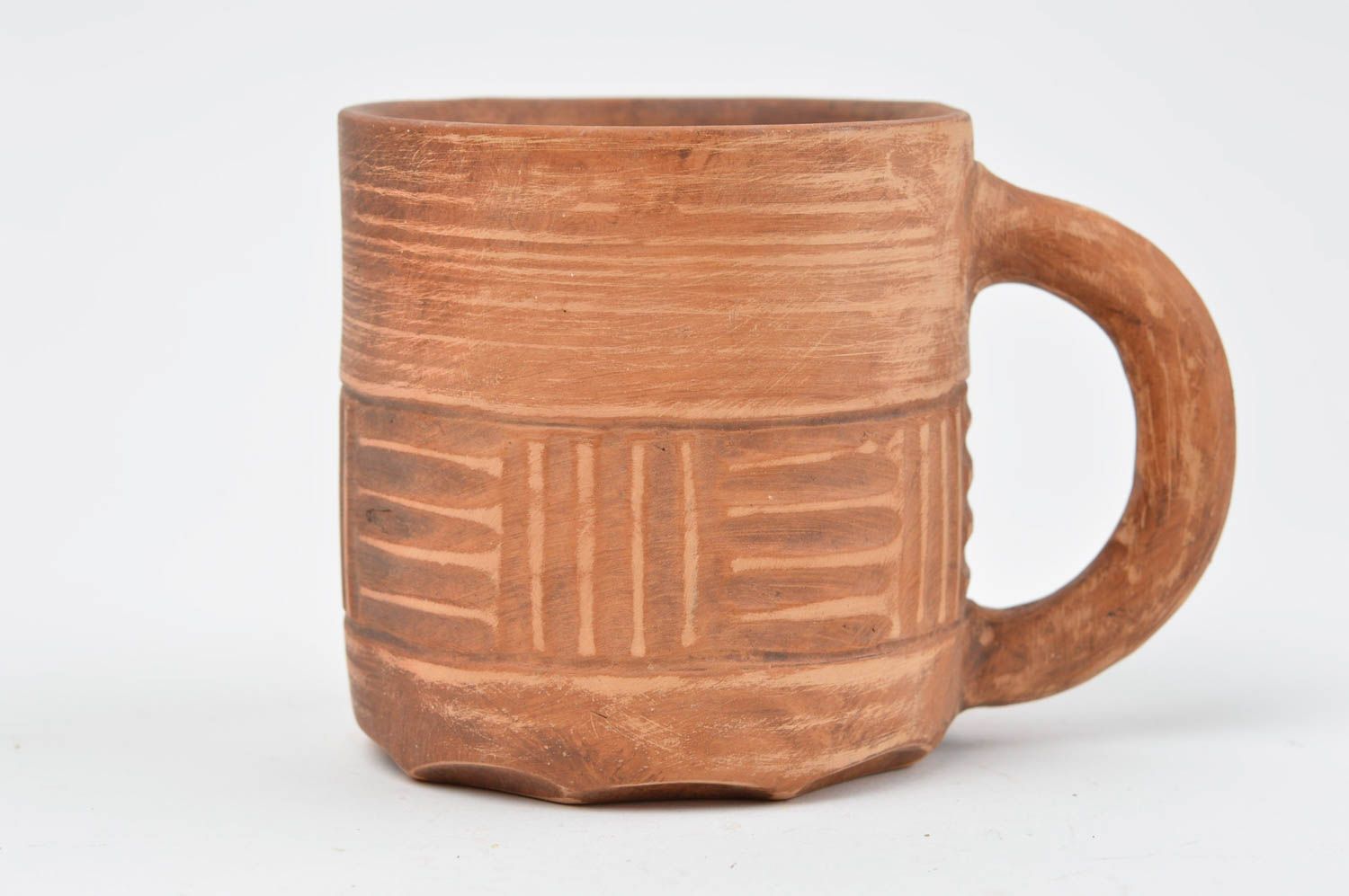 Лепная керамическая чашка из красной глины с орнаментом в виде полосок хенд мейд фото 2