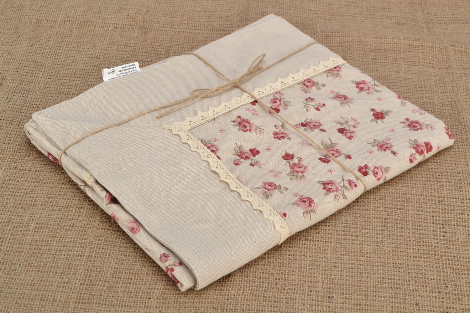 Mantel de tela de algodón y poliamida con encaje Rosas rojas  foto 4